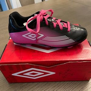 Umbro G-Turrachi outdoor black/pink soccer cleats